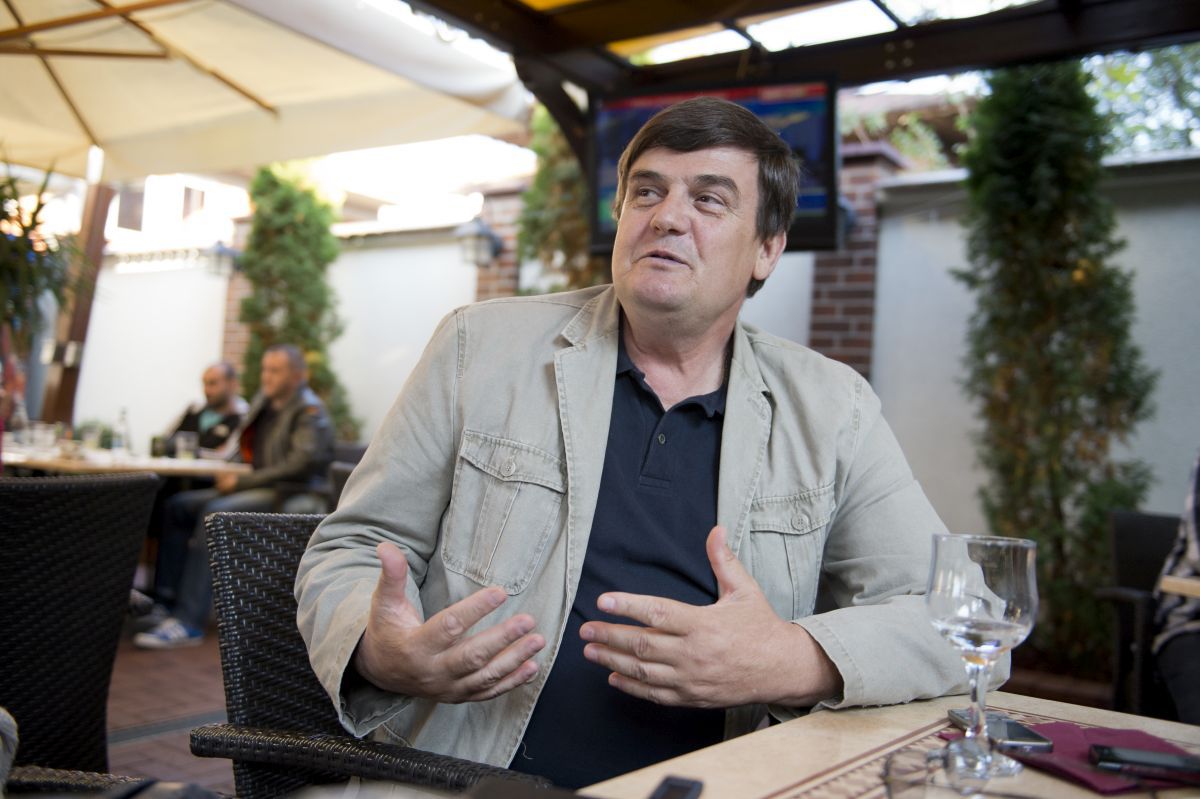 Marin Condescu de-a lungul anilor » Sindicalistul-șef de club, în diverse ipostaze: din mină în lojă, de la mărire la decădere