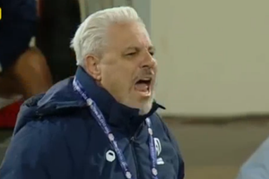 Al treilea gol în Al Akhdoud - Al Qadsiah » Horațiu Feșnic a anulat un gol în duelul dintre Șumudică și Brendan Rodgers