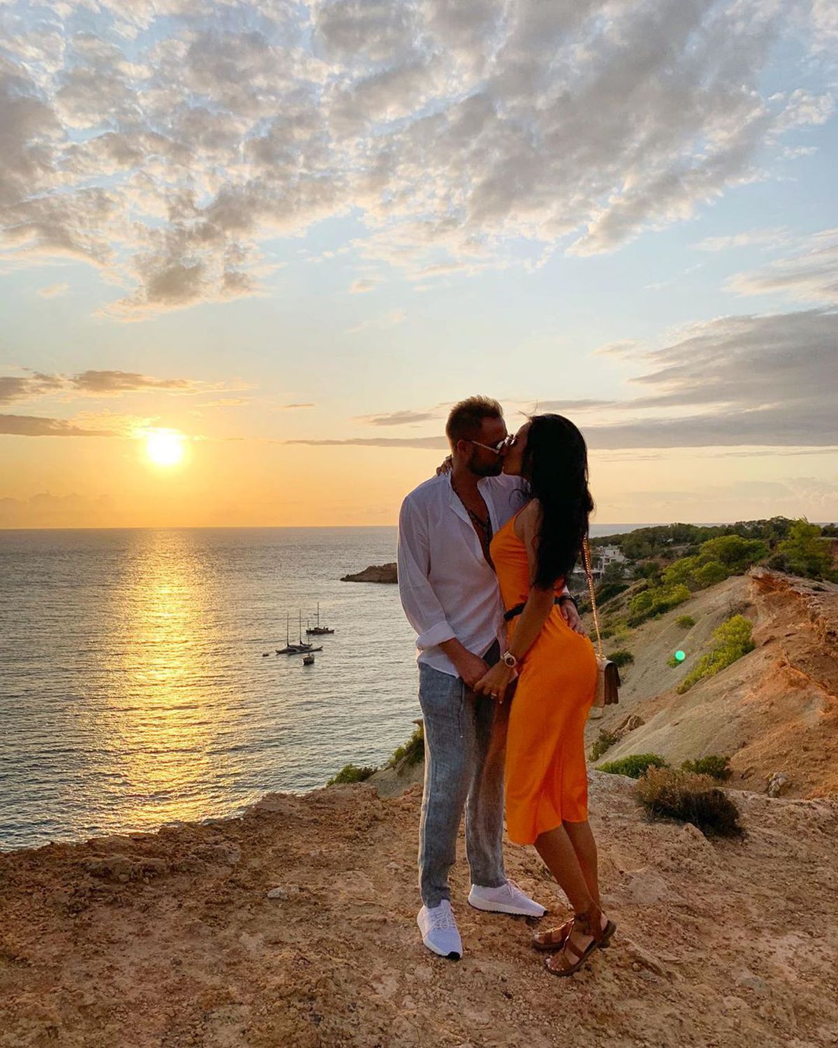 VIDEO+FOTO Cristi Pulhac, așa cum nu l-ați mai văzut » S-a dat cu ruj și s-a îmbrăcat cu hainele soției