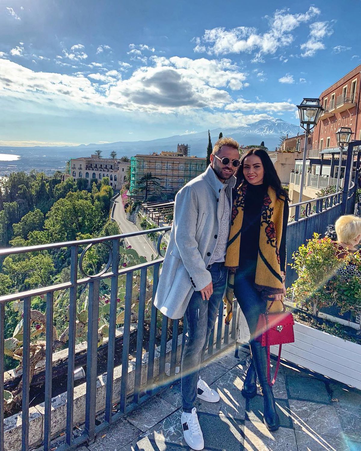 VIDEO+FOTO Cristi Pulhac, așa cum nu l-ați mai văzut » S-a dat cu ruj și s-a îmbrăcat cu hainele soției