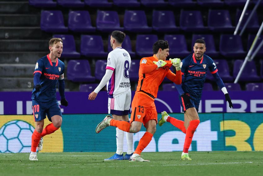 Yassine Bounou „Bono” (29 de ani), portarul celor de la Sevilla, a marcat golul egalizator în remiza cu Valladolid, scor 1-1.