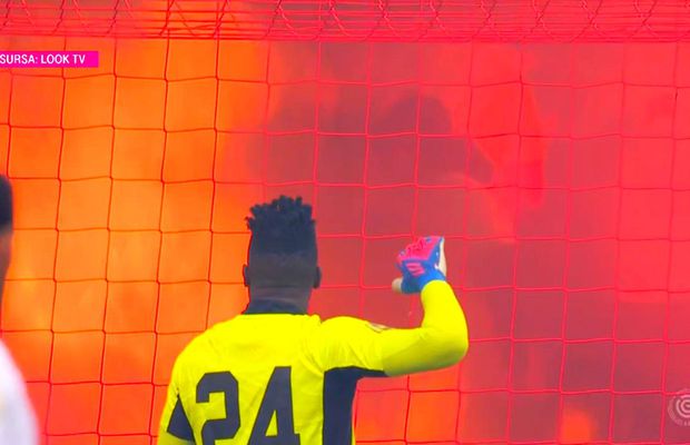 Flăcări în peluză la derby-ul Ajax - Feyenoord