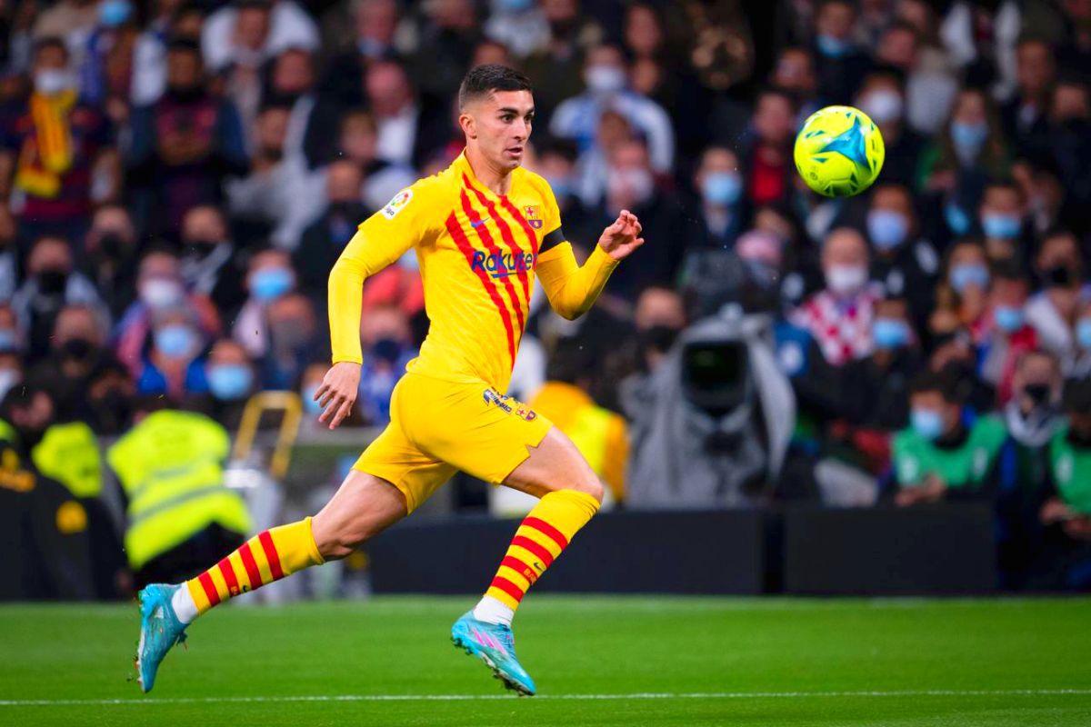 Ziarele importante din Madrid nu s-au ferit de cuvinte mari după recitalul Barcelonei pe „Bernabeu”: „Evoluție stratosferică!” / „Un «scandal»”