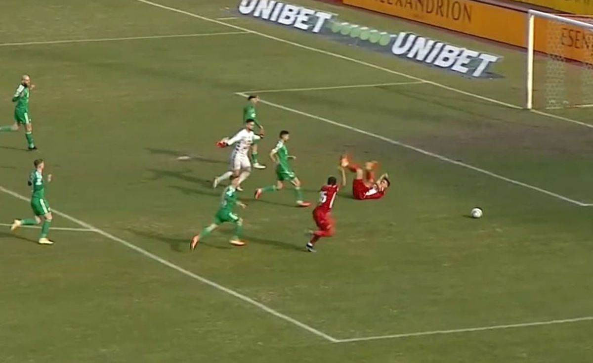 Filip a cerut penalty în Dinamo - Sepsi » Arbitrul i-a dat galben pentru simulare