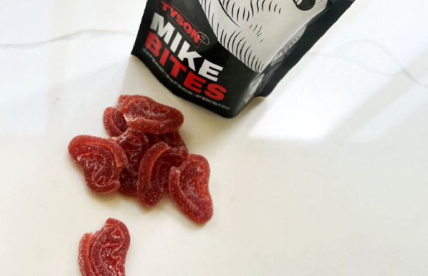 Mike Tyson vinde jeleuri infuzate cu canabis, în formă de urechi!