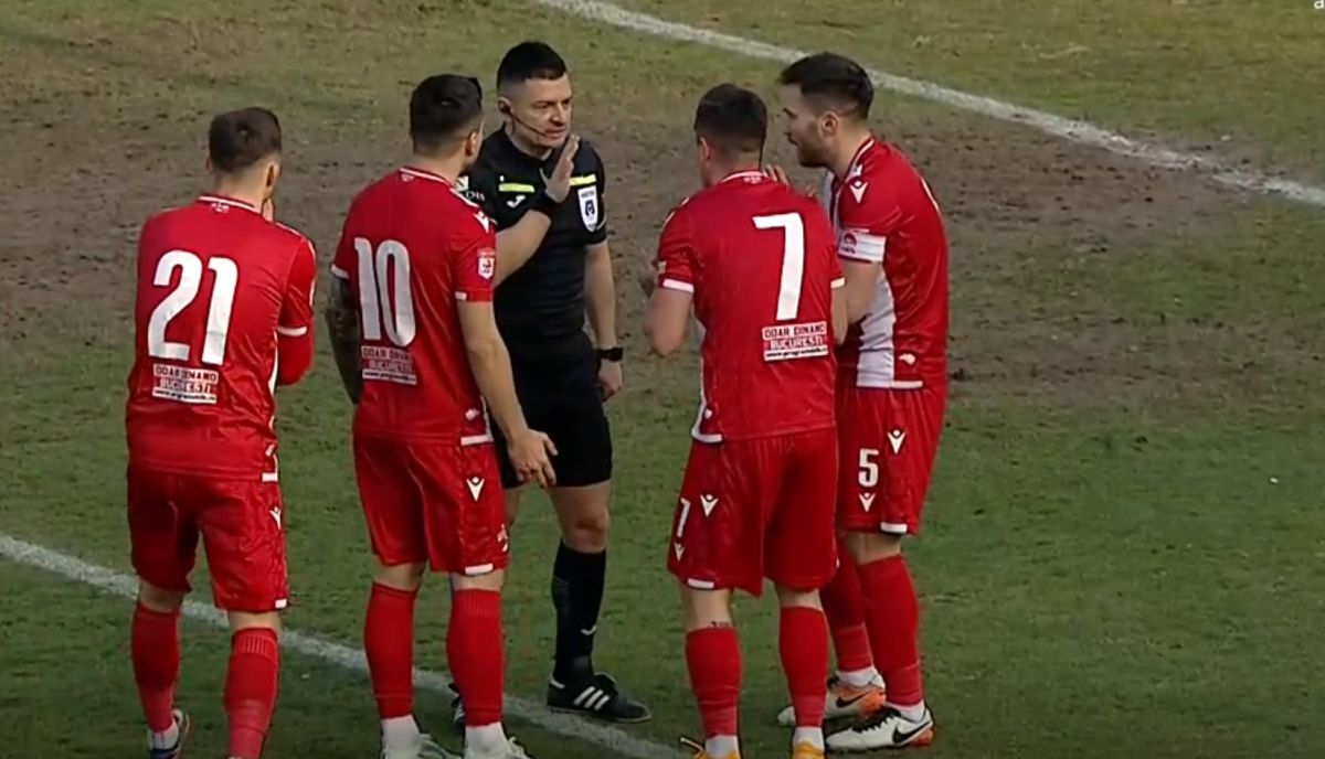 Filip a cerut penalty în Dinamo - Sepsi » Arbitrul i-a dat galben pentru simulare