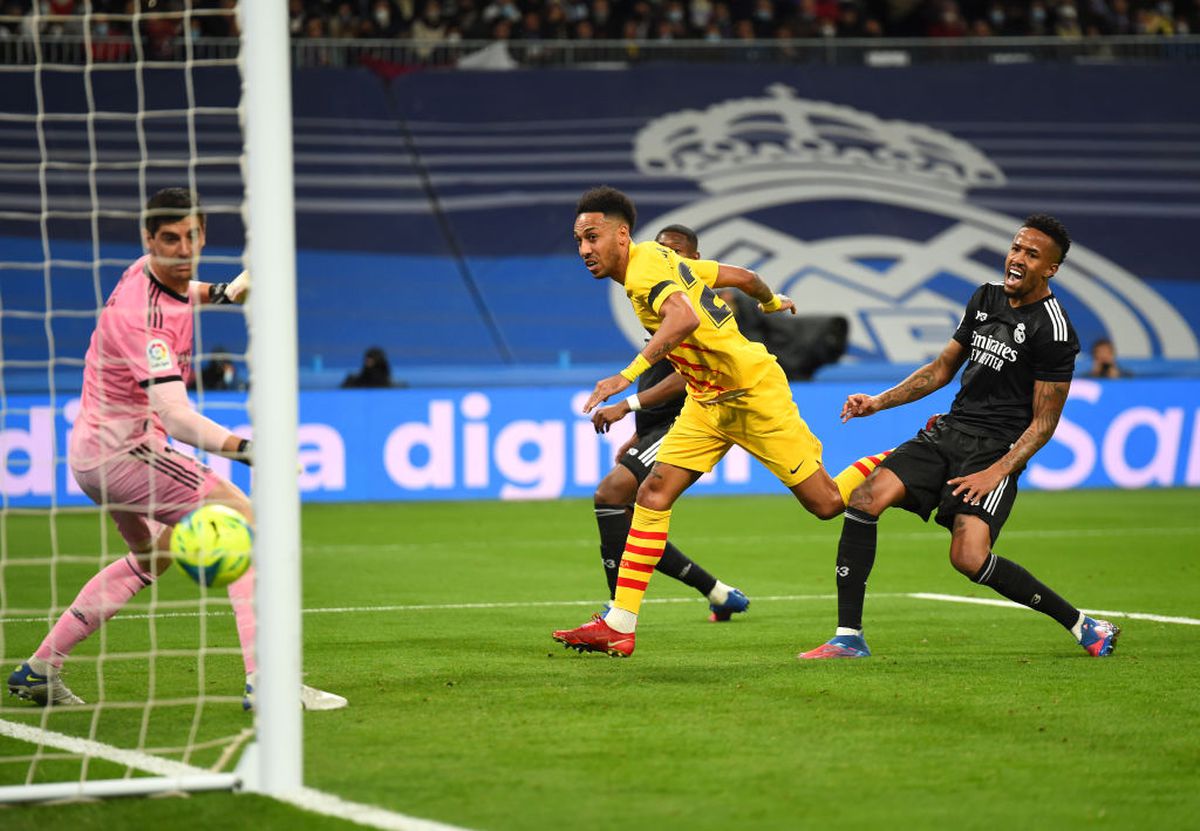 Barcelona renaște cu Xavi și SPULBERĂ Real Madrid! Aubameyang a egalat performanța lui Di Stefano