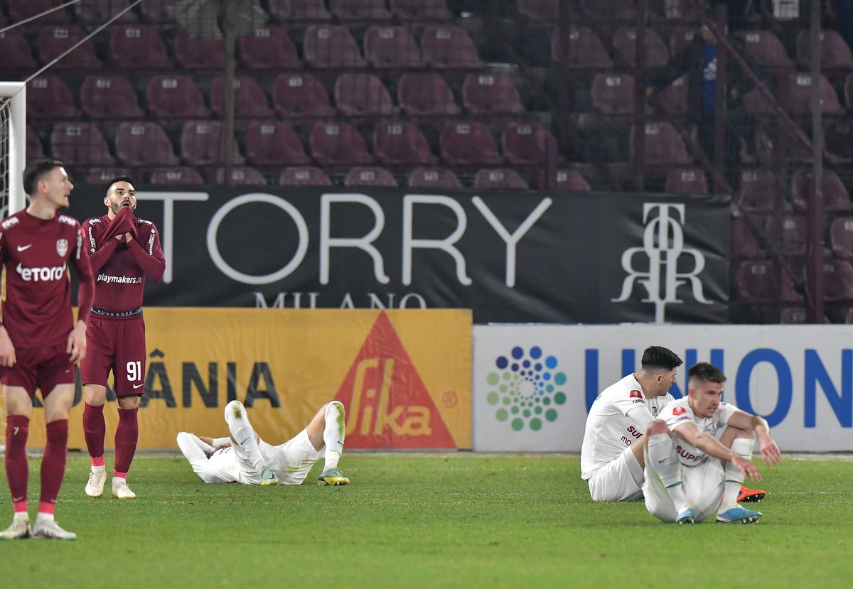 Jucătorii de la Rapid, afectați după meciul cu CFR Cluj // FOTO: Cristi Preda