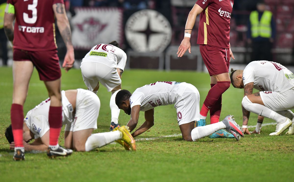 Jucătorii de la Rapid, afectați după meciul cu CFR Cluj // FOTO: Cristi Preda