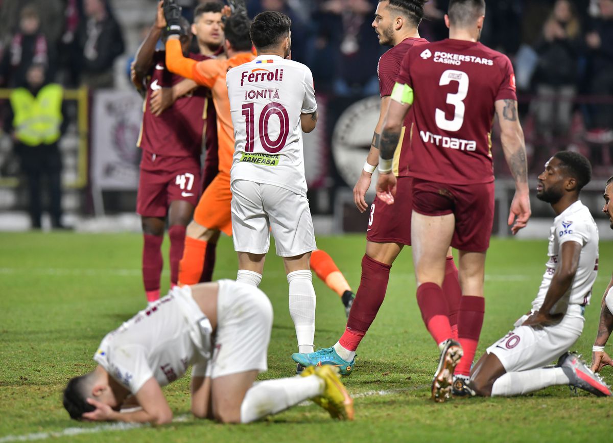 Jucătorii de la Rapid, afectați după meciul cu CFR Cluj // FOTO: Cristi Preda