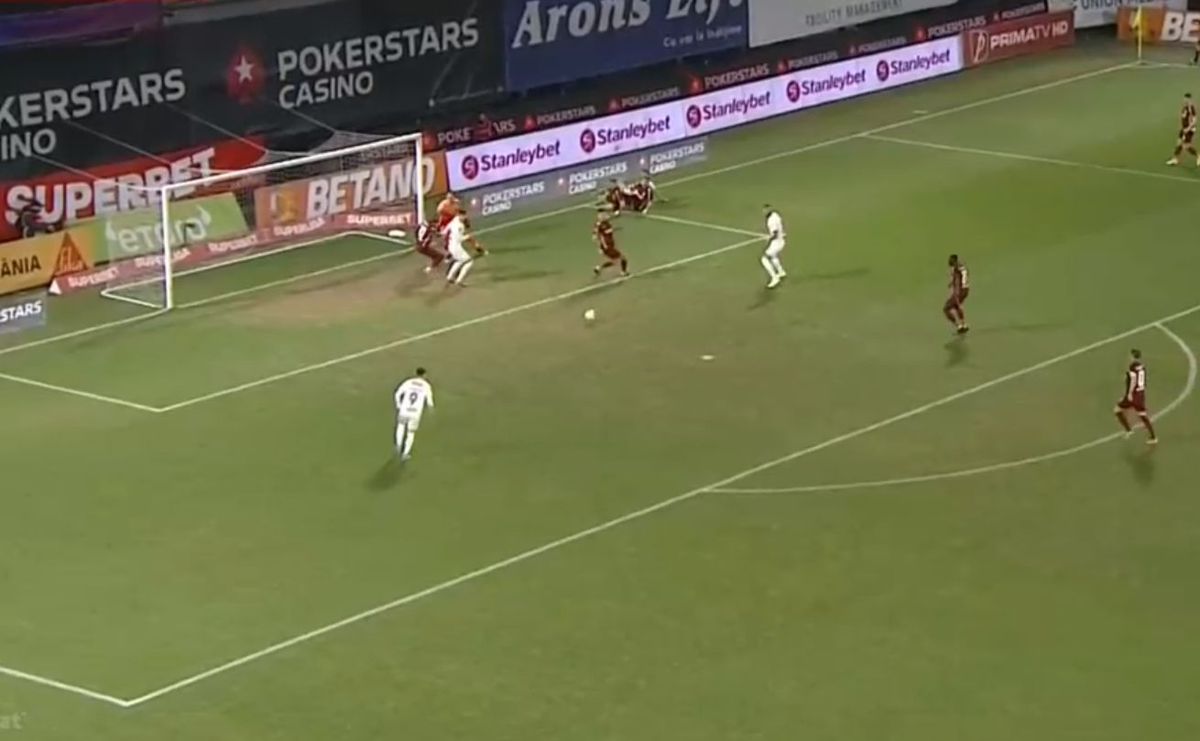 Ce nu s-a văzut la TV în CFR Cluj - Rapid » Un giuleștean a ieșit în lacrimi de pe teren