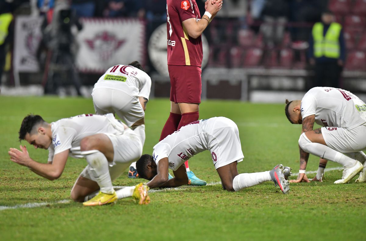 Jucătorii de la Rapid, afectați după meciul cu CFR Cluj // FOTO: Cristi Preda