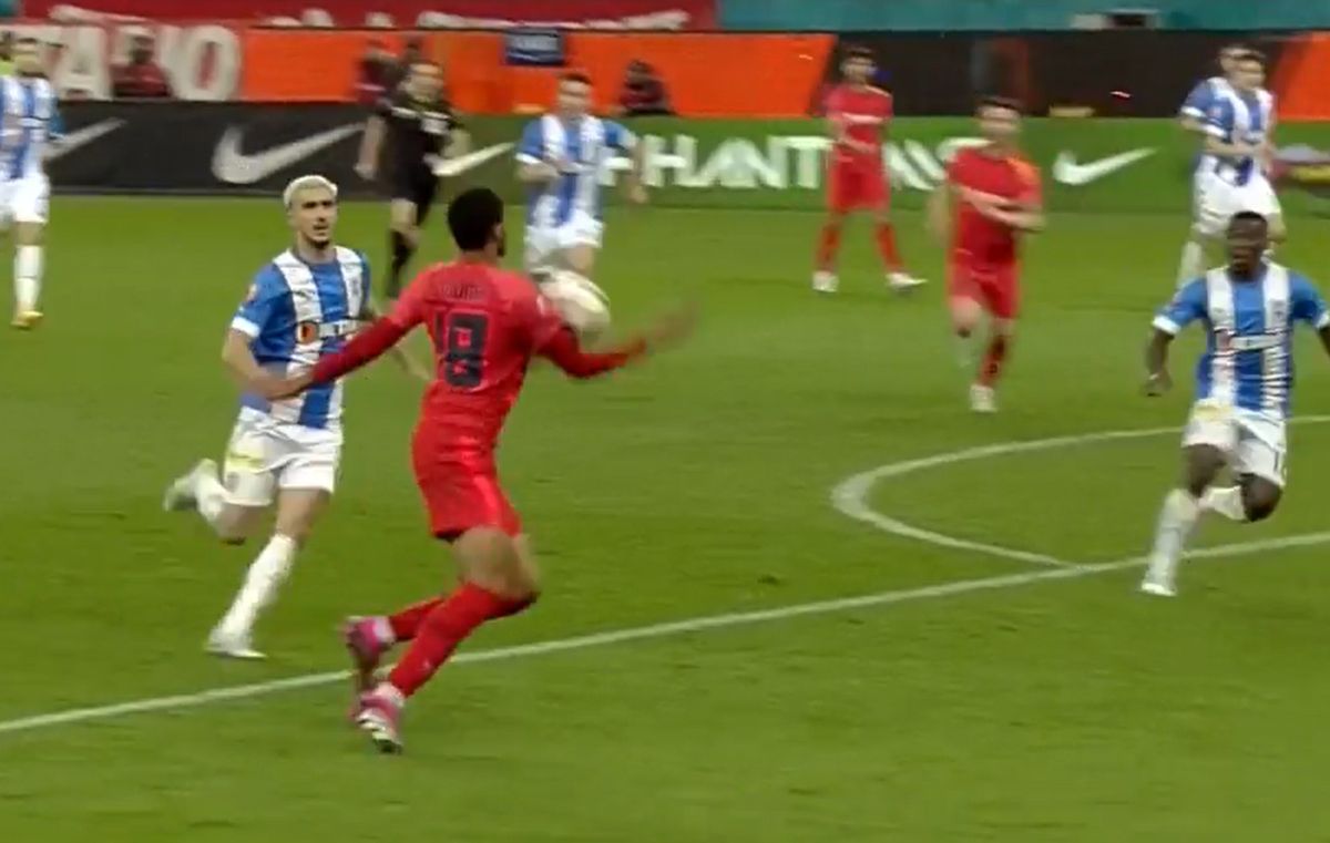 Explicații pentru faza controversată din FCSB - CSU Craiova » De ce n-a fost penalty la Edjouma