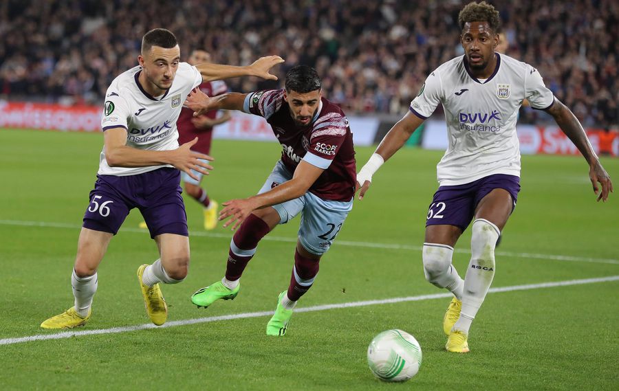 West Ham United și Anderlecht, fostele adversare ale lui FCSB din grupe, au ajuns în faza ultimelor opt din Conference League. Foto: Imago Images Italia deasupra tuturor! Cât Premier League și La Liga la un loc » Cortina trasă după Polonia