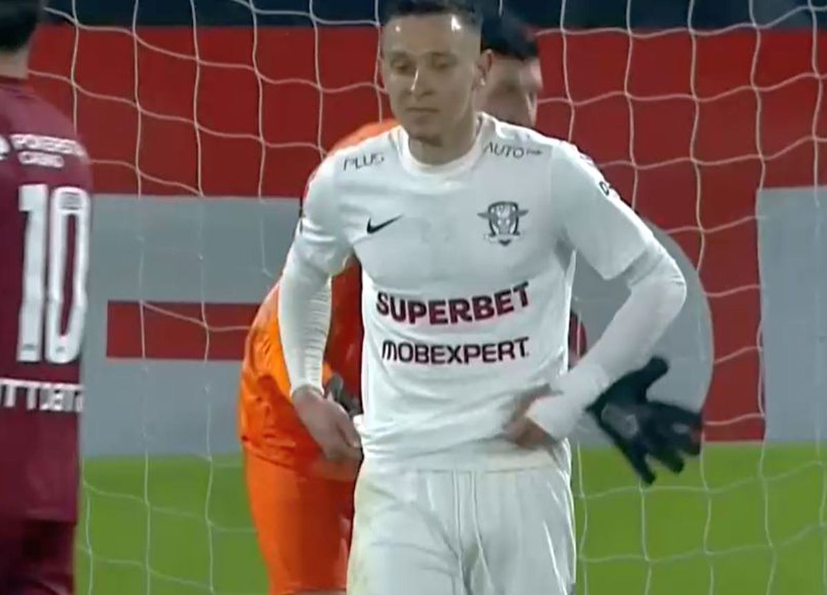 Ce nu s-a văzut la TV în CFR Cluj - Rapid » Un giuleștean a ieșit în lacrimi de pe teren