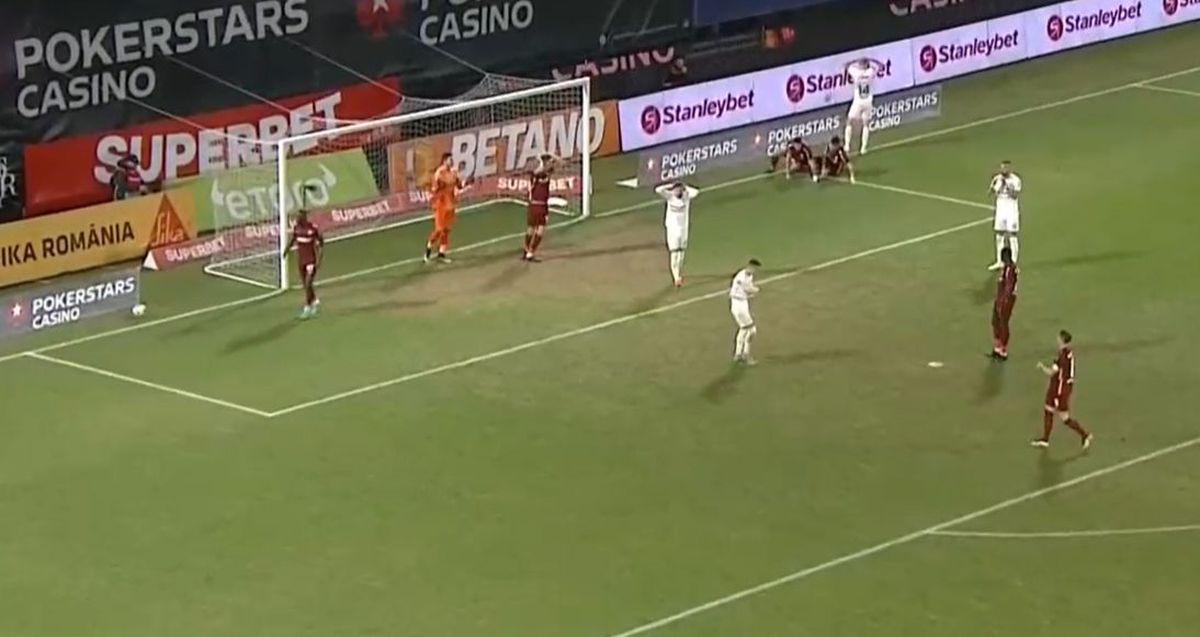 Ce nu s-a văzut la TV în CFR Cluj - Rapid » Un giuleștean a ieșit în lacrimi de pe teren