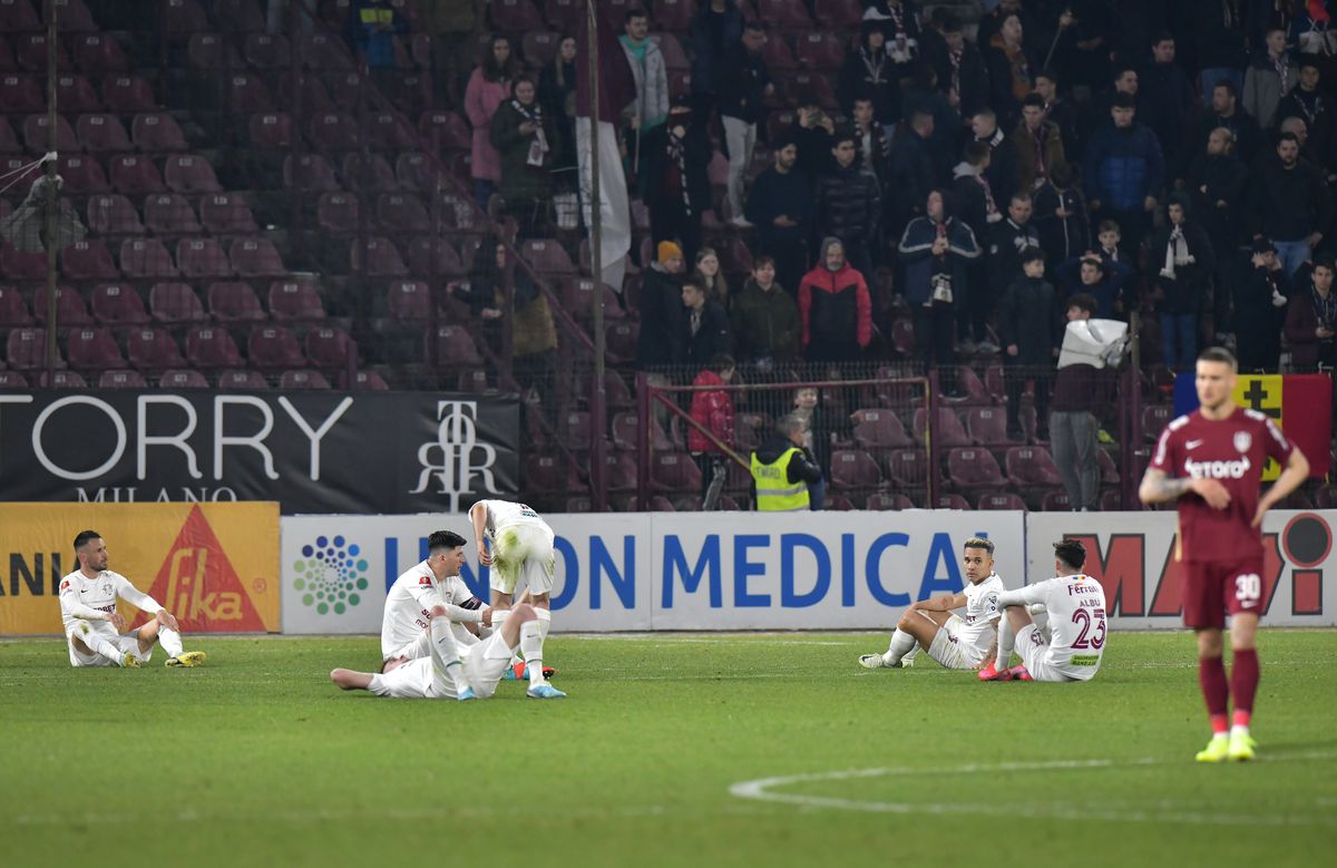 Jucătorii de la Rapid, afectați după meciul cu CFR Cluj // FOTO: Cristi Preda