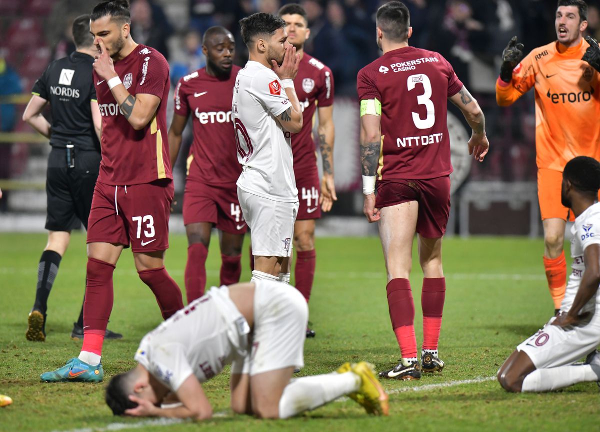 Jucătorii de la Rapid, afectați după meciul cu CFR Cluj // FOTO: Cristi Preda