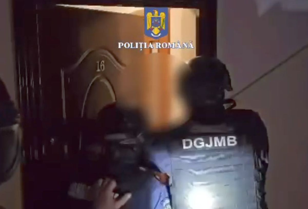 Ultrași de la Dinamo și CSA Steaua, „săltați” astăzi de mascați! Omul care l-a lăsat lat pe Elias, dus și el la audieri