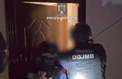 Ultrași de la Dinamo și CSA Steaua, „săltați” astăzi de mascați! Omul care l-a lăsat lat pe Elias, dus și el la audieri