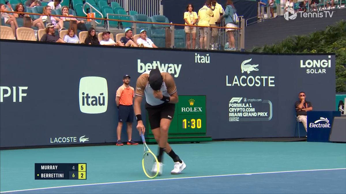 Clipe de panică la Miami » Lui Matteo Berrettini i s-a făcut rău în timpul meciului cu Andy Murray