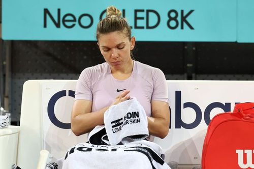 Simona Halep (32 de ani) a revenit în circuit la Miami Open, cu un eșec în fața ibericei Paula Badosa (26 de ani, 80 WTA), scor 6-1, 4-6, 3-6.