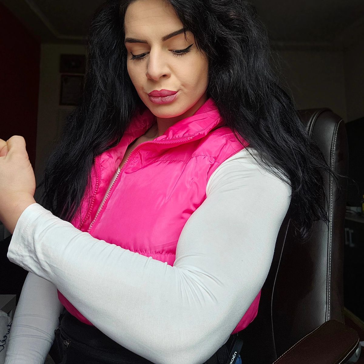 Ce mănâncă şi cum se antrenează cea mai puternică femeie din România: „Am tras un tir de 14 tone după mine. Arnold m-a felicitat” + Ce le răspunde haterilor