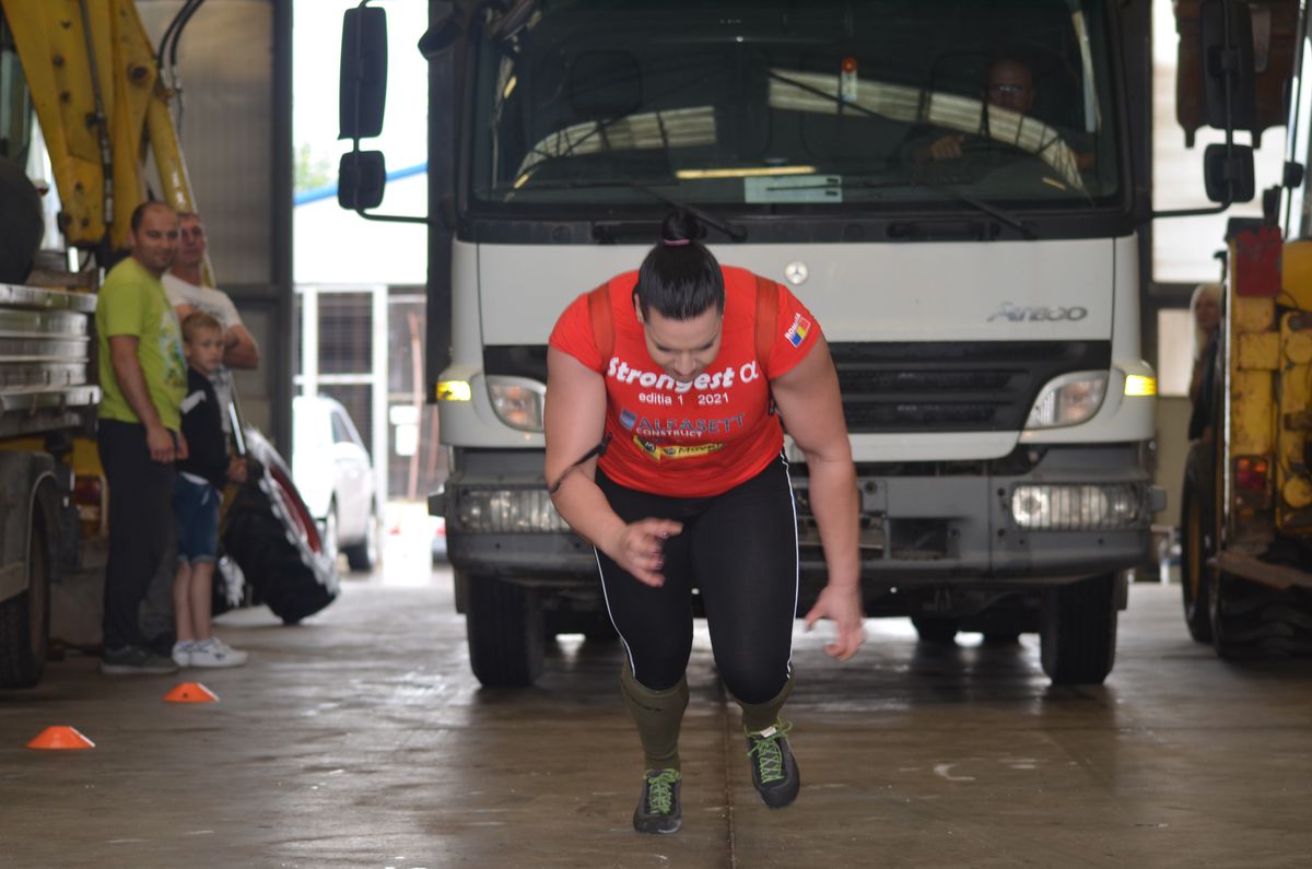 Ce mănâncă şi cum se antrenează cea mai puternică femeie din România: „Am tras un tir de 14 tone după mine. Arnold m-a felicitat” + Ce le răspunde haterilor