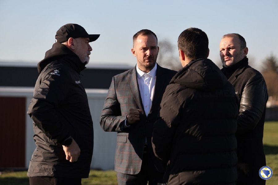 Vico Zeljkovic, președintele Federației de fotbal din Bosnia Analiza selecționerului Bosniei pentru meciul cu România a „scăpat” în online » „Cel mai bun, dar iresponsabil în apărare”