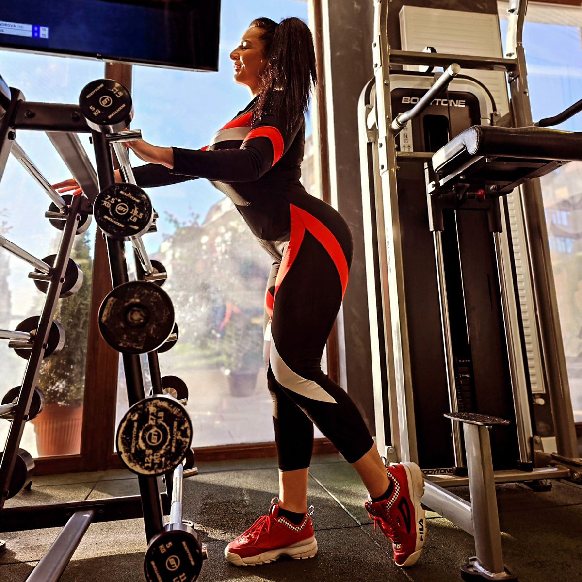 Ce mănâncă şi cum se antrenează cea mai puternică femeie din România: „Am tras un tir de 14 tone după mine. Arnold m-a felicitat” + Ce le răspunde haterilor