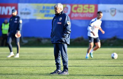 Imagini de la antrenamentul oficial al României dinaintea partidei cu Bosnia » Ce a făcut Mircea Lucescu timp de 15 minute