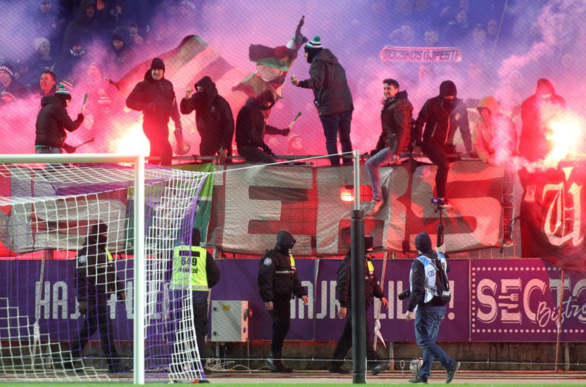 Noua modă la unguri » Ce primește fiecare spectator la meciurile echipei din prima ligă + Reacții geniale: „Doar asta mai lipsește”