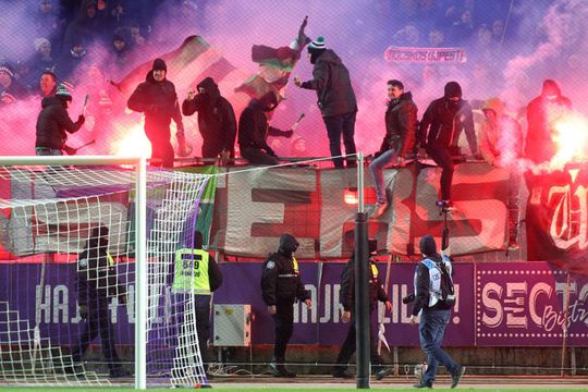 Ujpest, echipa aflată pe locul 7 în prima ligă a Ungariei, a venit cu o idee interesantă pentru a aduce fanii la stadion. Fiecare abonat va urma să primească o bere la meciurile favoriților.