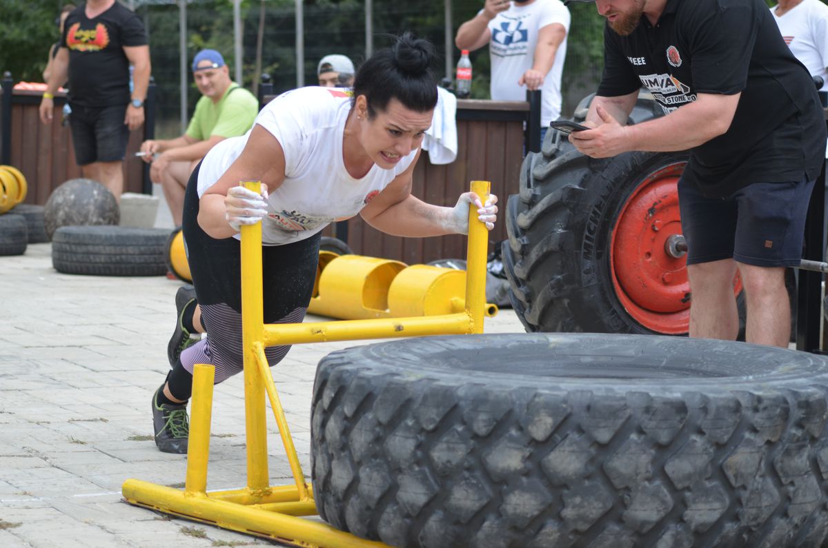 Ce mănâncă şi cum se antrenează cea mai puternică femeie din România: „Am tras un tir de 14 tone după mine. Arnold m-a felicitat” + Ce le răspunde haterilor