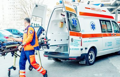 După 16 ani de fotbal și rugby a ajuns medic: „Să vă zic cum l-a tratat pe bețivul satului! «Stați un pic, dom’ doctor, să frunzărim o țuică»”