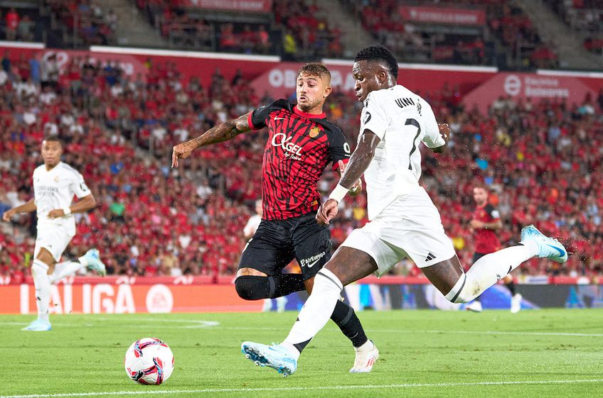 Vinicius, în duel cu Pablo Maffeo // foto: