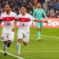 Arda Guler (în dreapta) joacă la Real Madrid, Hakan Calhanoglu la Inter // foto: Imago Images