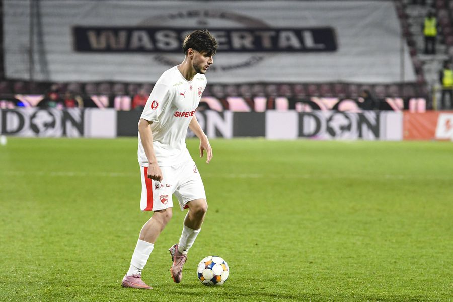 Adrian Mazilu, în tricoul lui Dinamo // FOTO: Imago Images Nicolescu a numit singurul jucător de la Dinamo aflat într-un blocaj: „Pentru prima dată o spun, nu știu ce se întâmplă cu el”