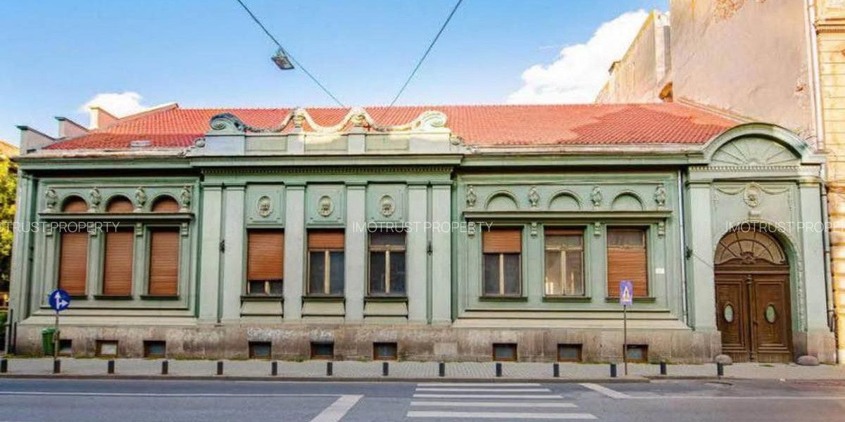 Cum arată casa lui Francisc Neuman, fondatorul UTA Arad. A fost scoasă la vânzare cu peste 2 milioane de euro