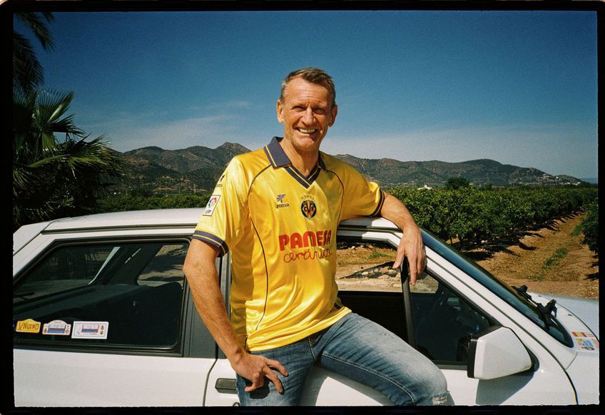 Gică Craioveanu a prezentat noul echipament al lui Villarreal / foto: villarrealcf.es