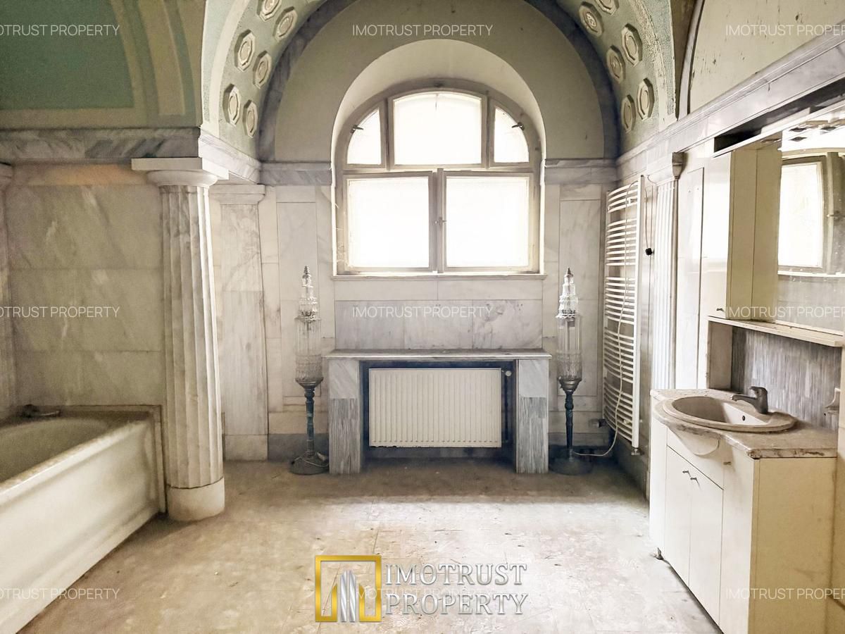 Cum arată casa lui Francisc Neuman, fondatorul UTA Arad. A fost scoasă la vânzare cu peste 2 milioane de euro