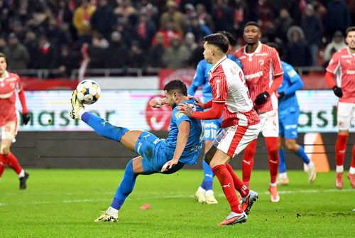 Vladimir Screciu, în acțiune contra lui Dinamo // foto: Imago Images