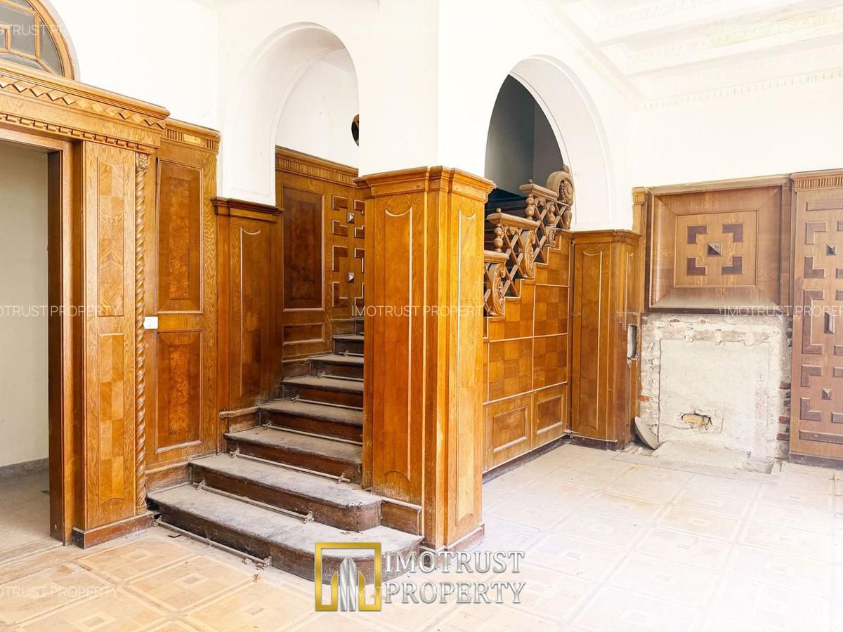 Cum arată casa lui Francisc Neuman, fondatorul UTA Arad. A fost scoasă la vânzare cu peste 2 milioane de euro