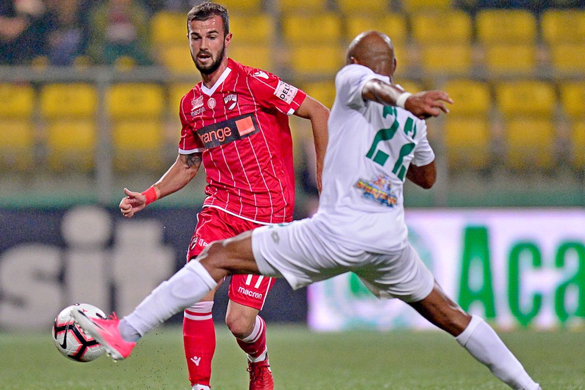 EXCLUSIV. Dinamo nu îndeplinește condițiile de licențiere » Foștii jucători îi bagă pe „câini” în B!