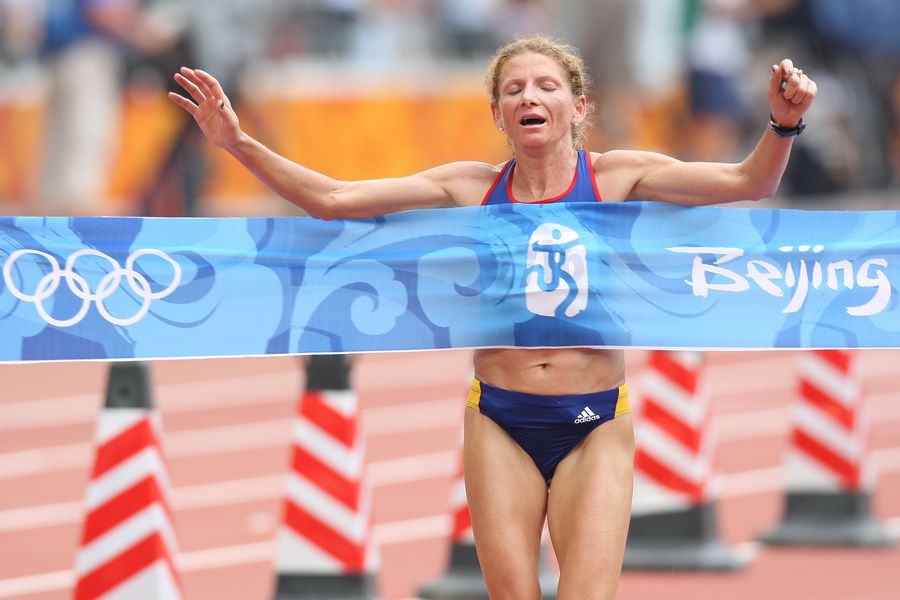 Constantina Diță, campioană olimpică la Beijing, își aduce aminte și acum fiecare moment al cursei de aur: „Medalia o țin într-un seif, cred că e mai sigur așa”