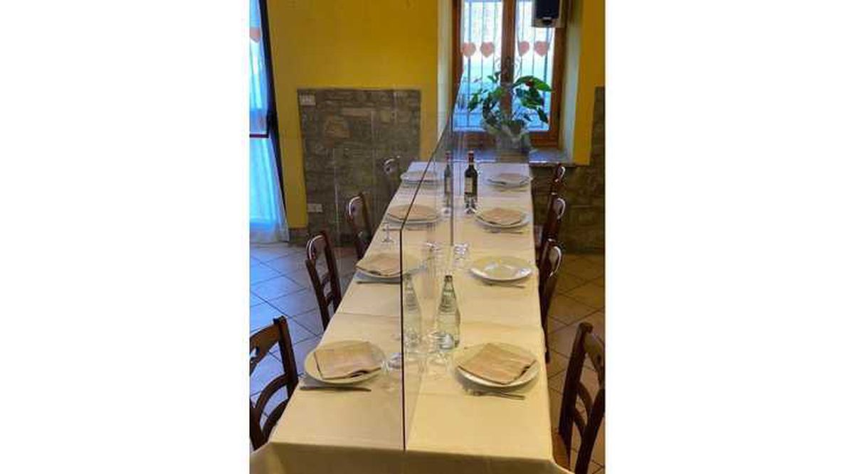 La plajă și la restaurant, separați de plexiglas! Planul italienilor pentru reluarea activităților sociale