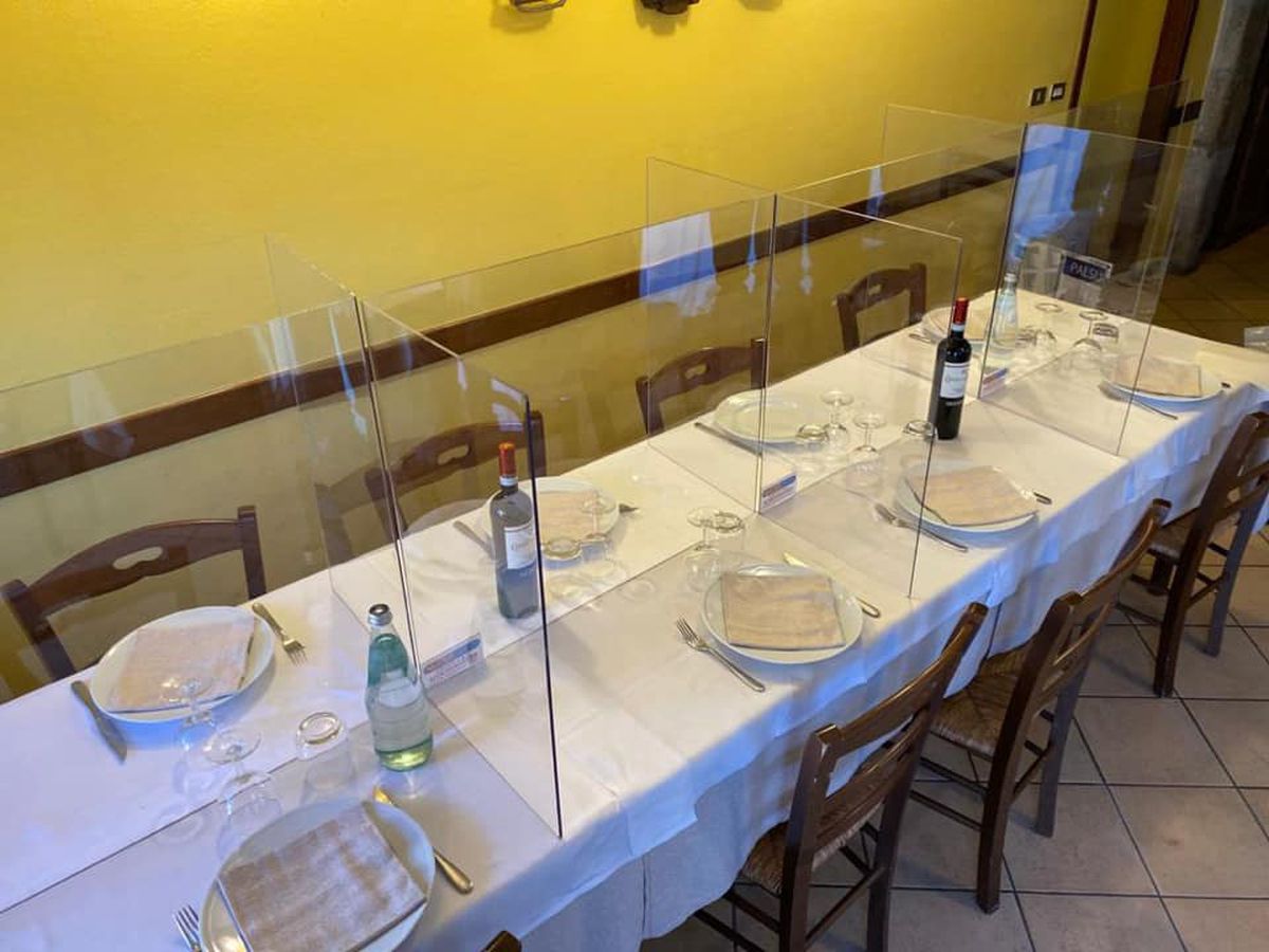 La plajă și la restaurant, separați de plexiglas! Planul italienilor pentru reluarea activităților sociale