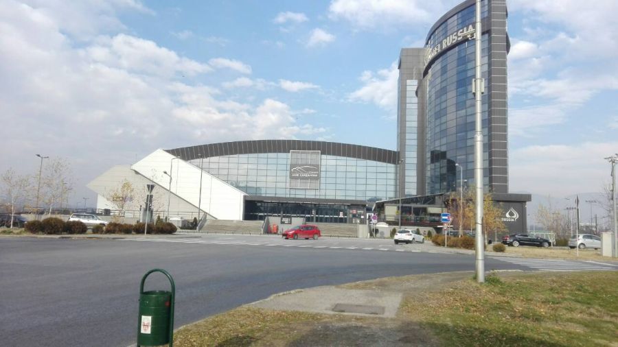 Sala Jane Sandaski, în care se va juca meciul cu Macedonia de Nord, lipită de hotelul în care stau ”tricolorele” Sala Jane Sandaski, în care se va juca meciul cu Macedonia de Nord, lipită de hotelul în care stau ”tricolorele”