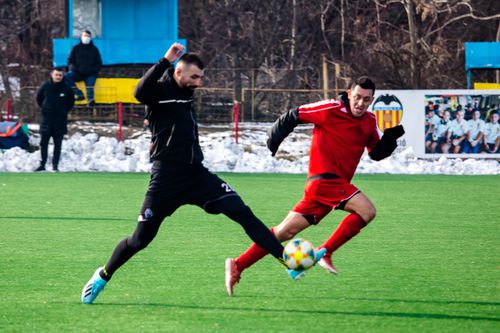 Prima rundă a întrecerii a oferit două rezultate de egalitate, Tricolorul Breaza-AFC Băneşti Urleta 2-2, şi Petrolul Băicoi-Petrolul 95, scor 0-0. La formaţia din Băicoi, antrenată de Cristian Burlacu, a evoluat şi Bogdan Stoica