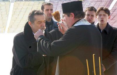 Propunere pentru cluburile din Liga 1: „Să aducă un capelan în vestiar” + Care ar trebui să fie menirea discursului religios al lui Gigi Becali